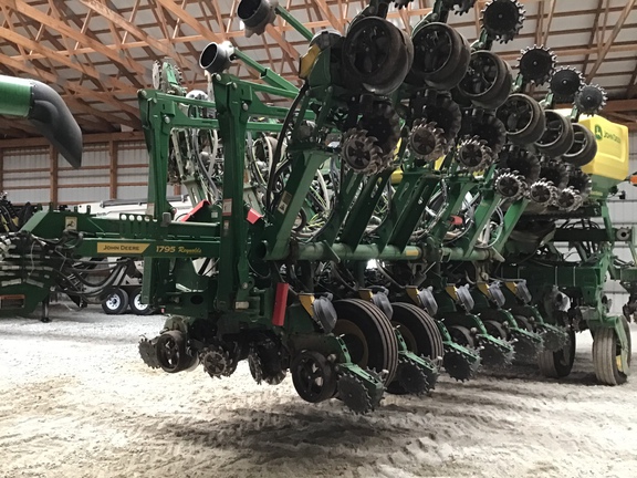 2023 John Deere 1795 Planter