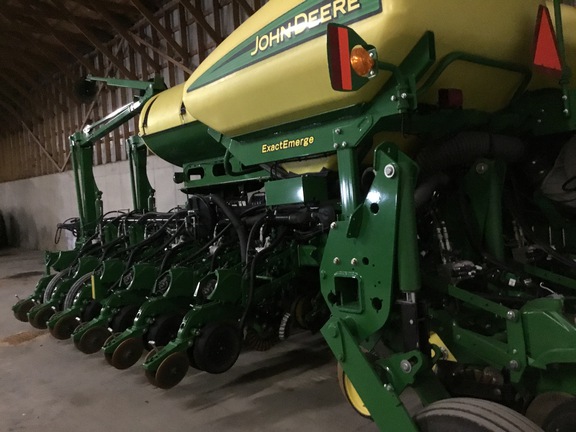 2016 John Deere 1775NT Planter