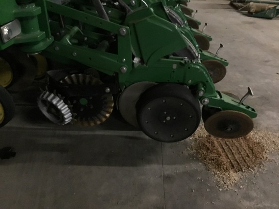 2016 John Deere 1775NT Planter