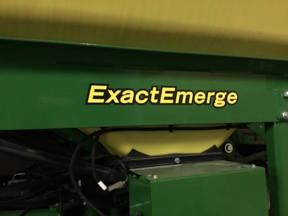 2016 John Deere 1775NT Planter