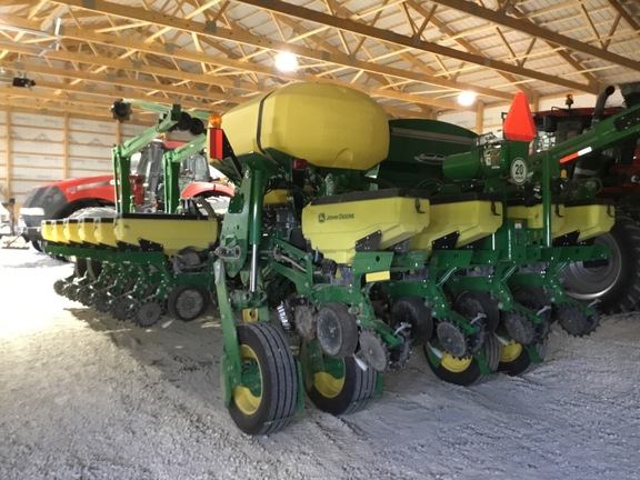 2022 John Deere 1775NT Planter