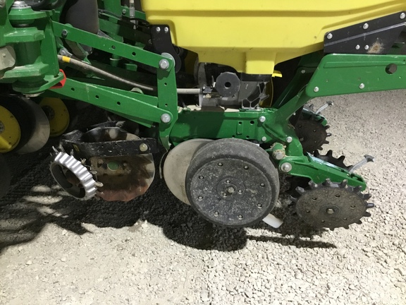 2022 John Deere 1775NT Planter