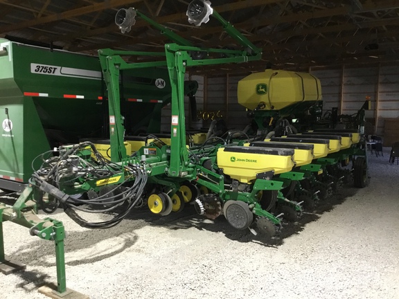 2022 John Deere 1775NT Planter