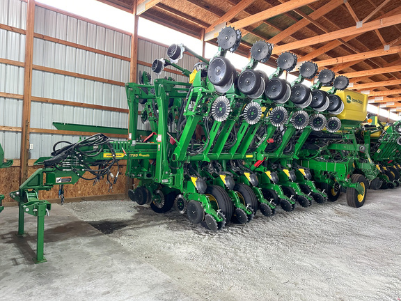 2022 John Deere 1795 Planter