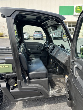 2018 John Deere XUV 835M ATV