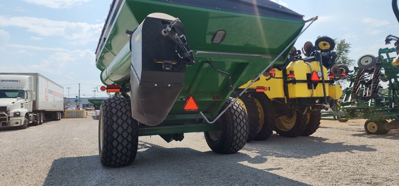 2014 Brent 882 Grain Cart