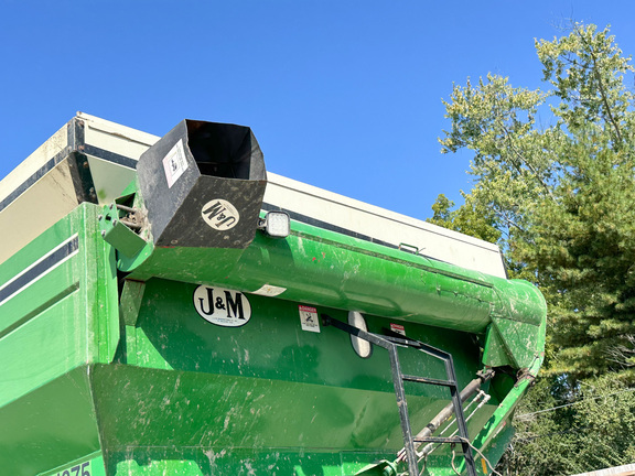 J&M 1075 Grain Cart