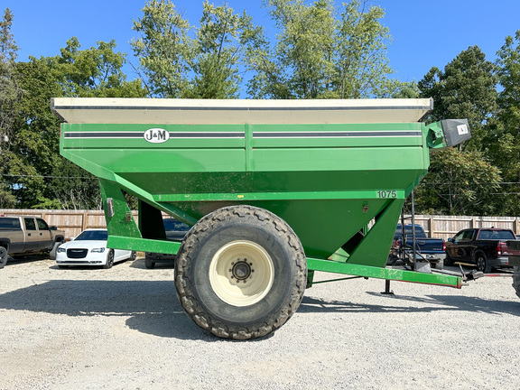 J&M 1075 Grain Cart