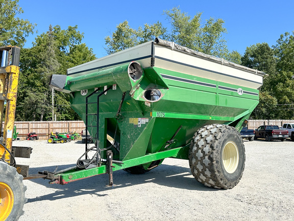 J&M 1075 Grain Cart