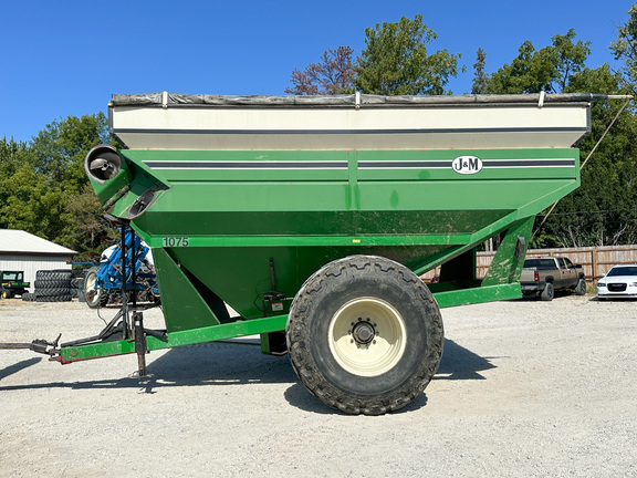 J&M 1075 Grain Cart