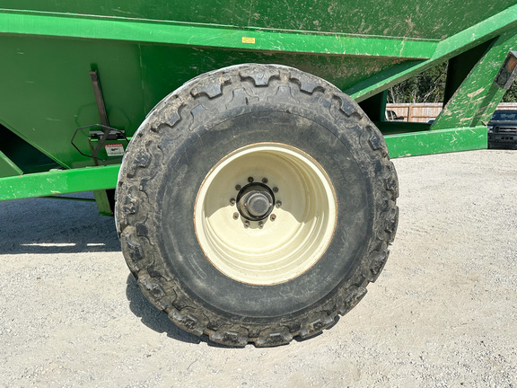 J&M 1075 Grain Cart