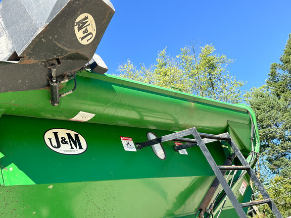 2001 J&M 750-16 Grain Cart