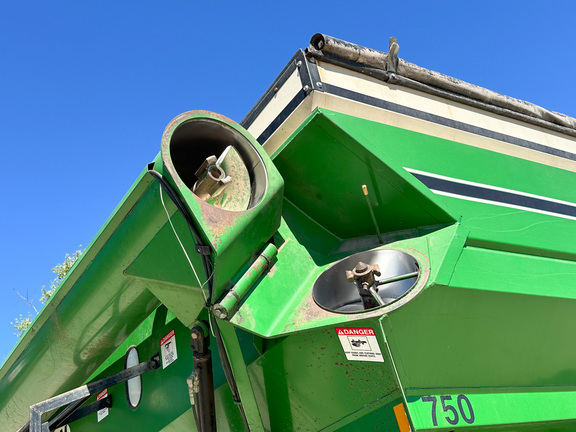 2001 J&M 750-16 Grain Cart