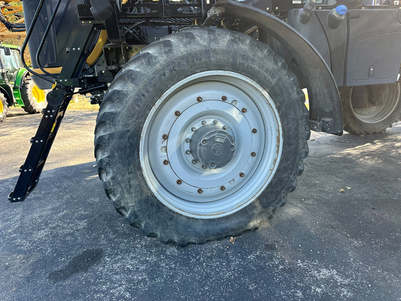 2013 RoGator RG1100 Sprayer/High Clearance