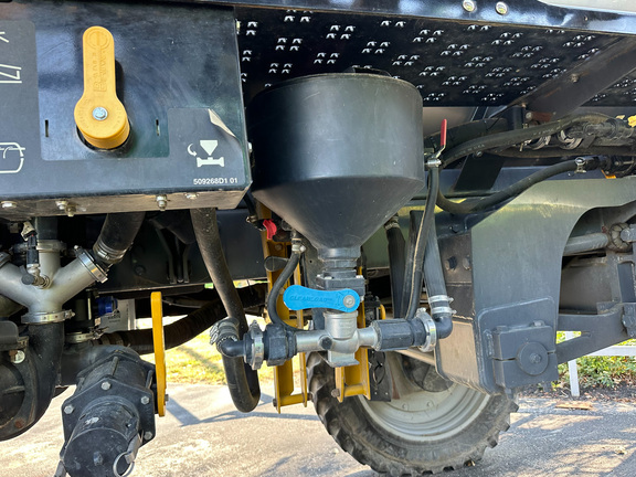 2013 RoGator RG1100 Sprayer/High Clearance