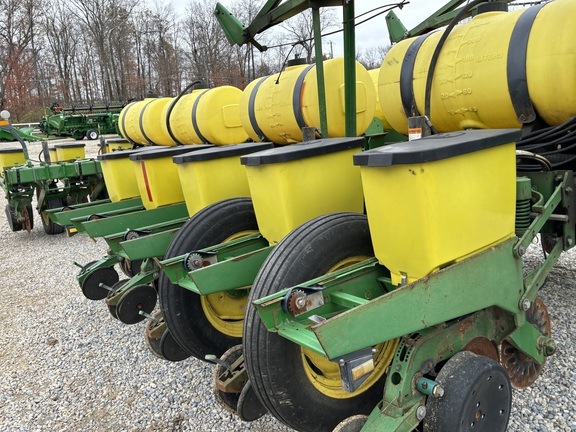 1997 John Deere 1770 Planter