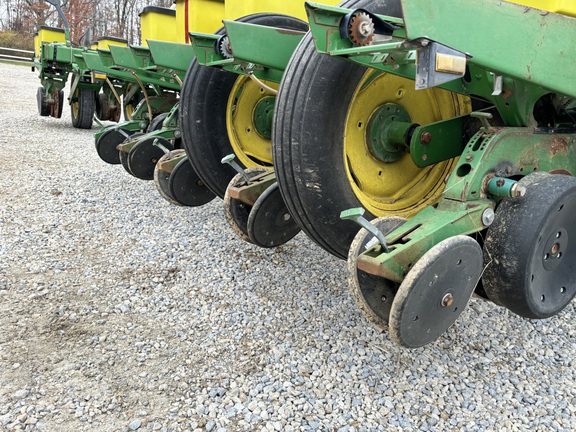 1997 John Deere 1770 Planter