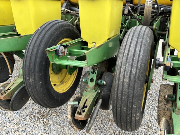 1997 John Deere 1770 Planter