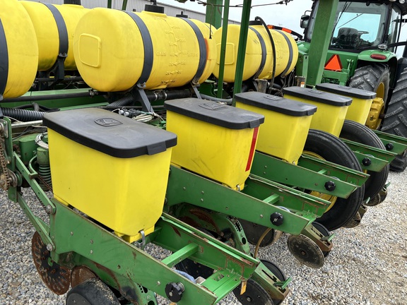 1997 John Deere 1770 Planter