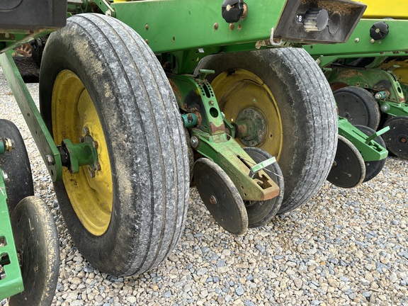 1997 John Deere 1770 Planter