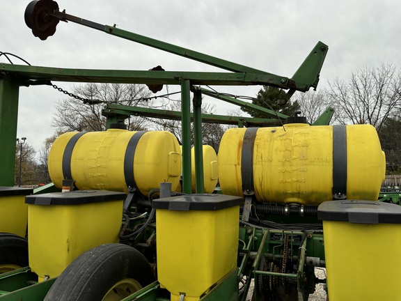 1997 John Deere 1770 Planter