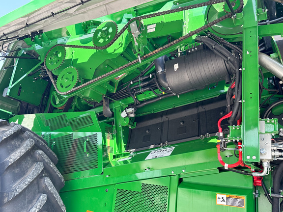 2023 John Deere S780 Combine