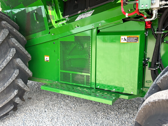 2023 John Deere S780 Combine