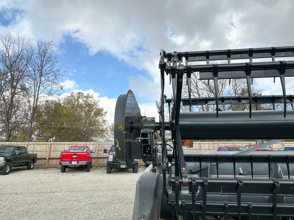 2010 AGCO 8230 Header Combine