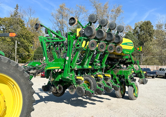 2015 John Deere 1795 Planter