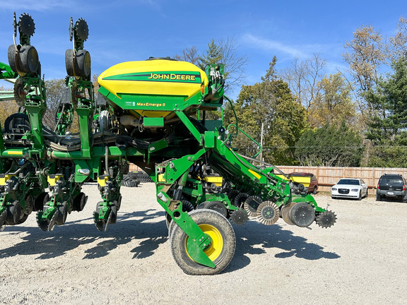 2015 John Deere 1795 Planter