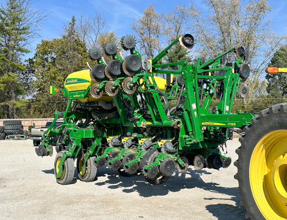 2015 John Deere 1795 Planter