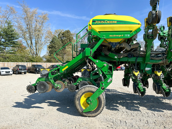 2015 John Deere 1795 Planter