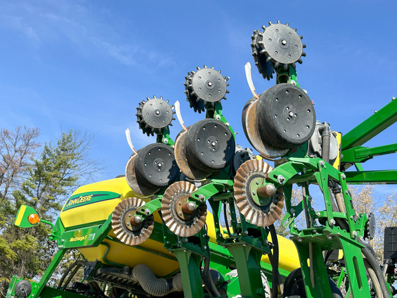 2015 John Deere 1795 Planter