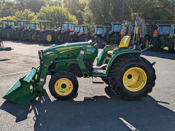 2022 John Deere 3032E Tractor Compact