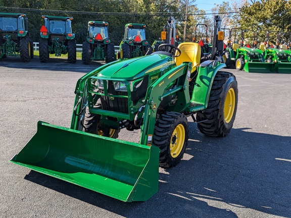 2022 John Deere 3032E Tractor Compact