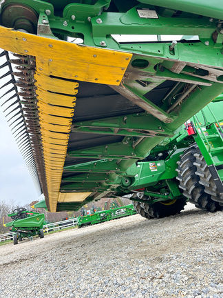 2016 John Deere 635FD Header Combine