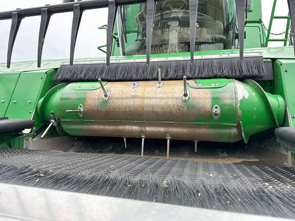 2016 John Deere 635FD Header Combine