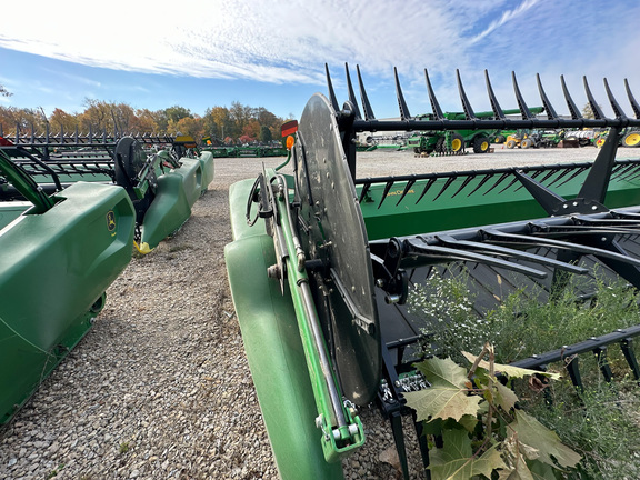 2017 John Deere 640FD Header Combine