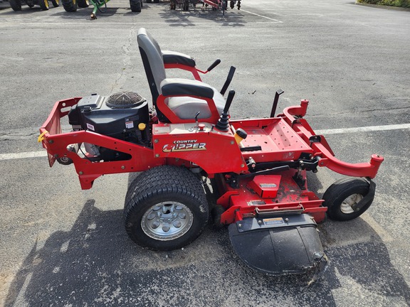 2013 Country Clipper Jazee Pro Mower/Zero Turn