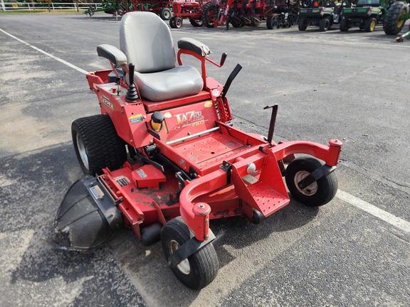 2013 Country Clipper Jazee Pro Mower/Zero Turn