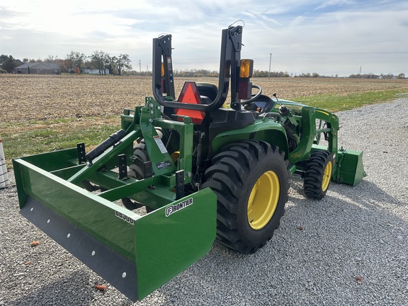 2022 John Deere 3032E Tractor Compact