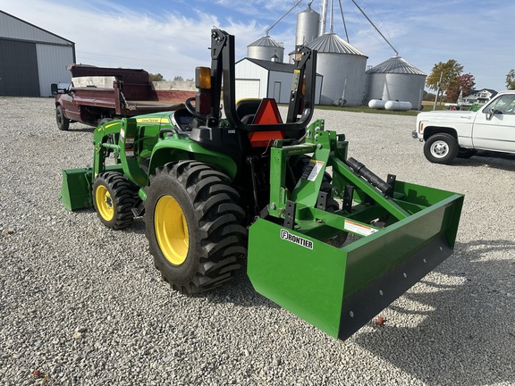 2022 John Deere 3032E Tractor Compact