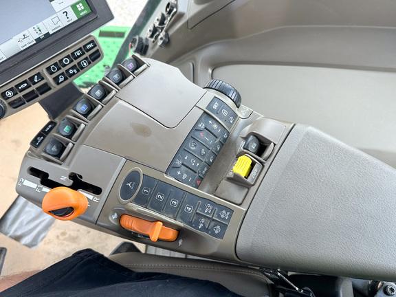 2023 John Deere 8R 370 Tractor