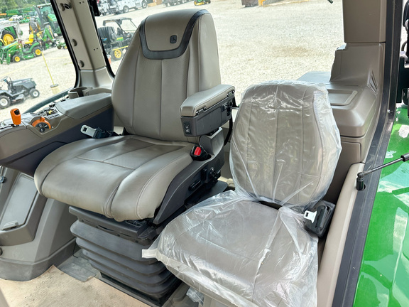 2023 John Deere 8R 370 Tractor