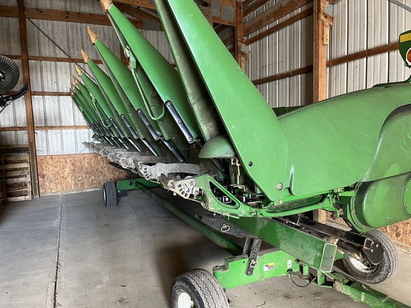 2010 John Deere 608C Header Corn Head