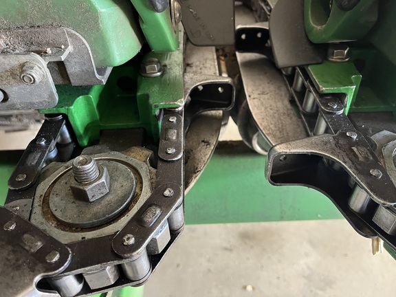 2010 John Deere 608C Header Corn Head