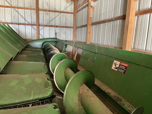 2010 John Deere 608C Header Corn Head