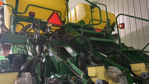 2010 John Deere 1790 Planter