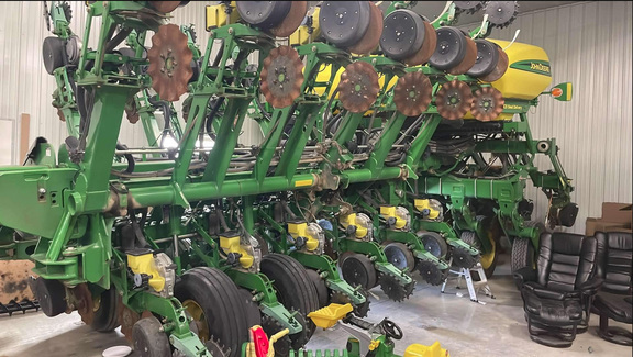 2010 John Deere 1790 Planter