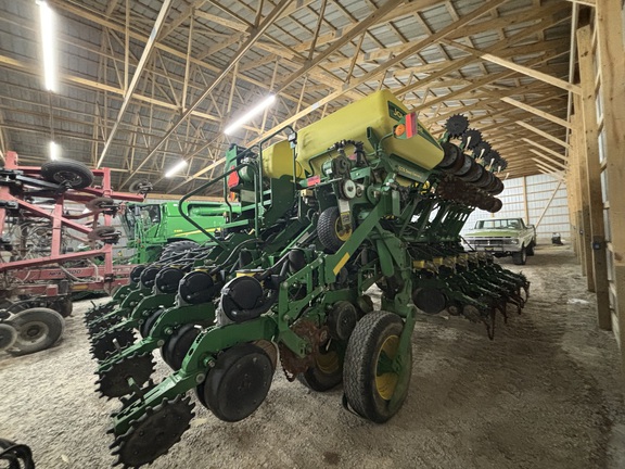 2014 John Deere 1790 Planter